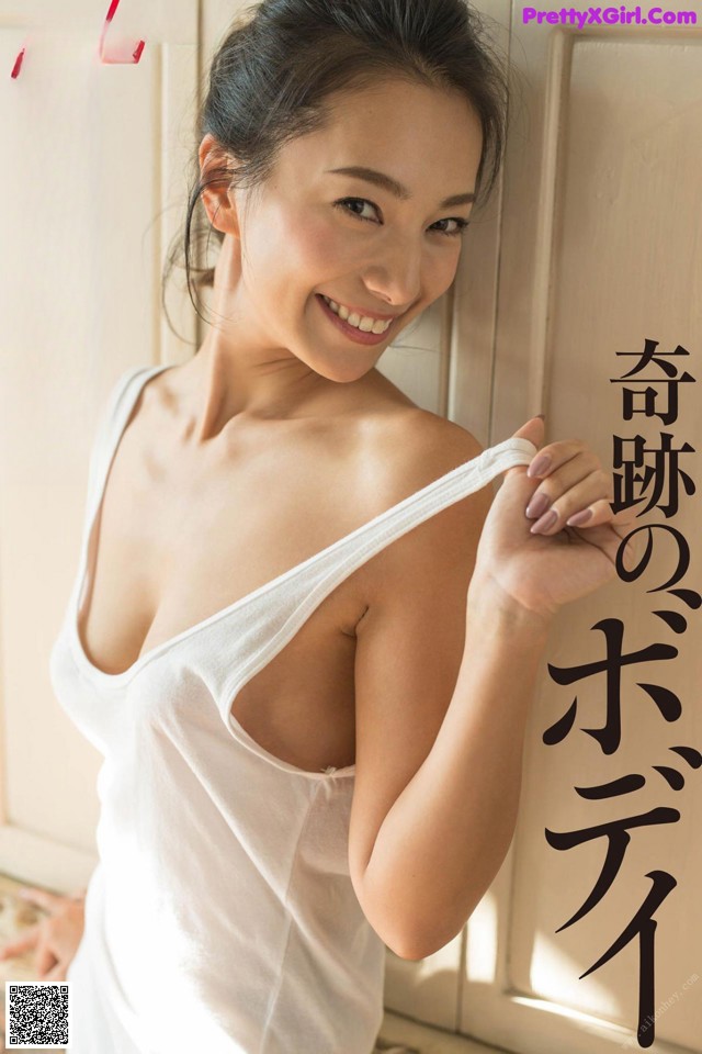 Mika Mifune 三船美佳, 週刊ポストデジタル写真集 「奇跡のボディ」 Set.01